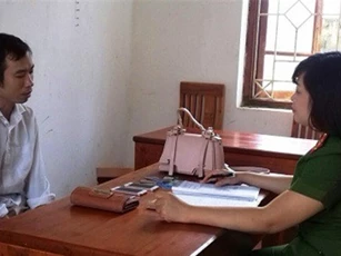 Thầy giáo tiểu học cướp giật túi xách của người đi đường