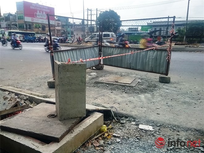 Mải đón xe buýt, người đàn ông rơi xuống hố ga tử vong