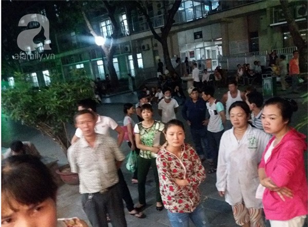 Tố bác sỹ tắc trách, người nhà bệnh nhân vây kín bệnh viện trong đêm