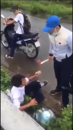 Xôn xao đoạn clip nam sinh đánh bạn dã man bằng búa