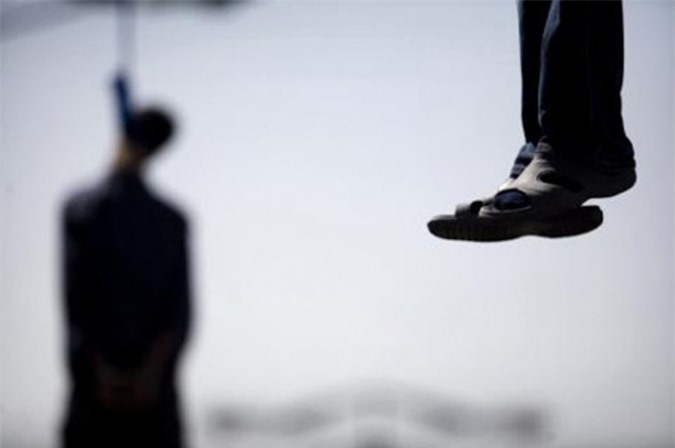 Phá cửa bàng hoàng phát hiện cô giáo treo cổ tự tử trong nhà