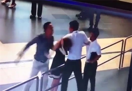 Vụ đánh nữ nhân viên hàng không: Nhân chứng tiết lộ bất ngờ