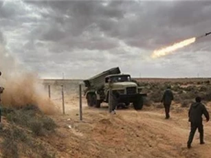 Căn cứ quân sự Saudi Arabia trúng tên lửa của quân Houthi từ Yemen