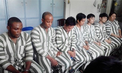 Hàng loạt quý bà Sài Gòn sập bẫy lừa đảo vì kết bạn bốn phương