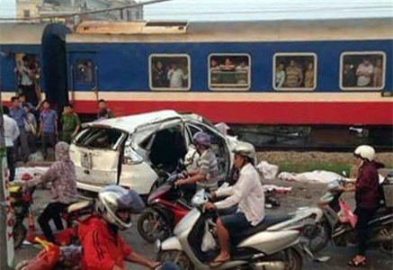Tàu hỏa đâm ô tô khiến 5 người chết: Thông tin mới nhất
