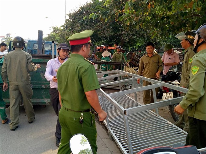 UBND phường Trung Văn ra quân xử lý vi phạm trật tự đô thị