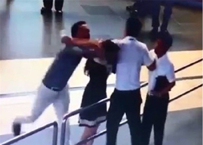 Vụ đánh nữ nhân viên hàng không: Thanh tra Sở GTVT bị sa thải