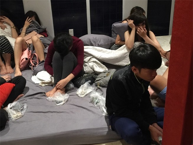 Ập vào động lắc cao cấp ở Sài Gòn, bắt hàng chục dân chơi