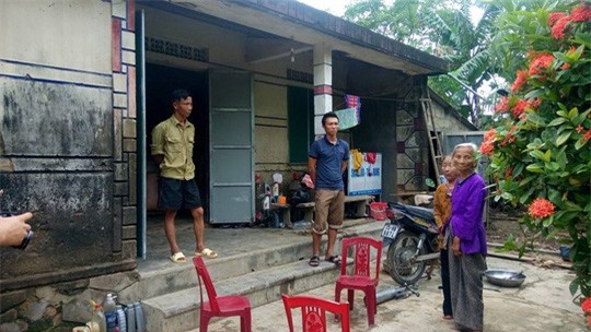 Chủ tịch Quảng Bình: "Cách chức ngay cán bộ thu tiền cứu trợ của dân"