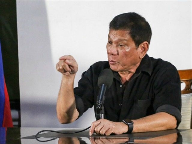 Ông Duterte ám chỉ đuổi doanh nghiệp Mỹ "khăn gói ra đi"