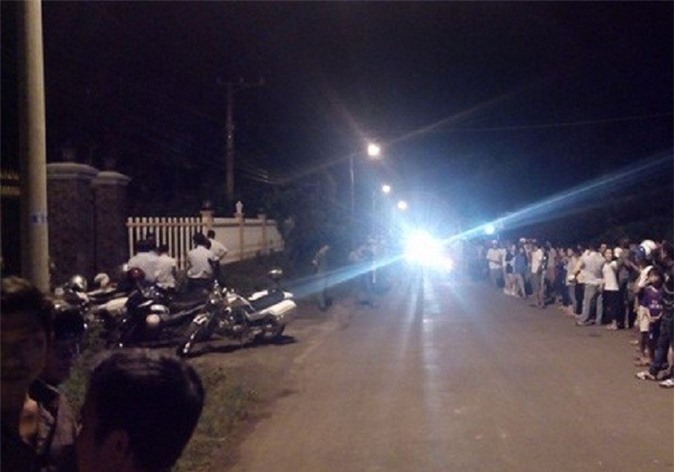 Vợ và con Trưởng ban dân vận huyện bị giết với vết cắt ở cổ