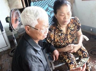 Cướp biển thả thuyền viên Việt Nam: Mẹ già bật khóc đón con