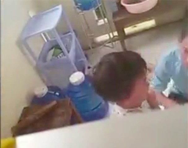 Đình chỉ công tác cô giáo tát vào mặt trẻ mầm non