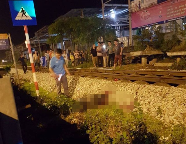 Hà Nội: Đi bộ qua đường sắt, người đàn ông bị tàu đâm tử vong