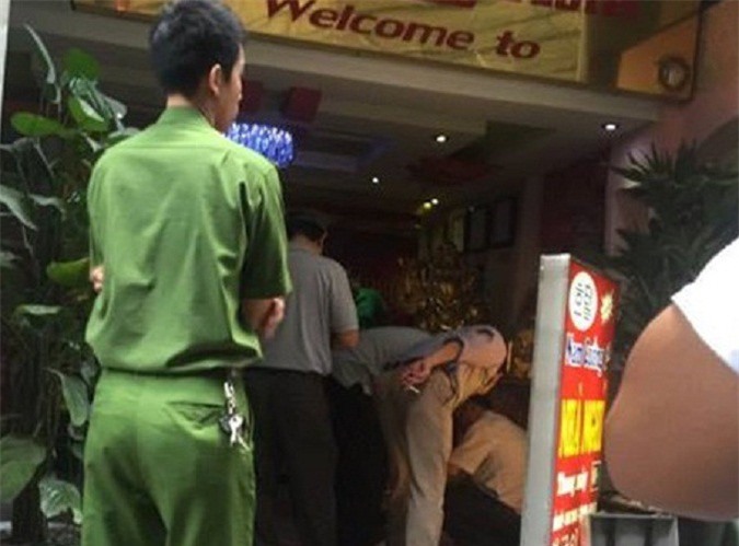 Hà Nội: Nổ súng trên đường Nguyễn Thị Định, 1 người chết