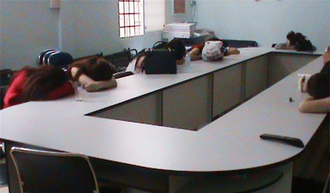 Nhiều đại gia gọi chân dài đến phục vụ thông qua "tú bà bolero"