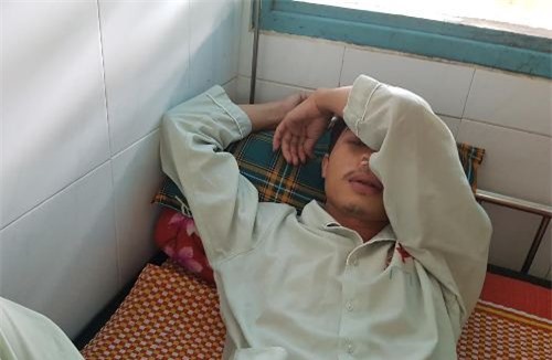 Xem phạt giao thông, thanh niên bị công an xã đánh nhập viện