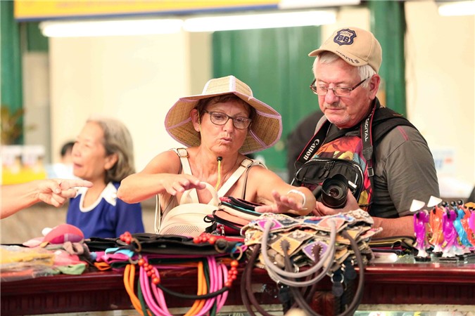 Khách quốc tế đến Việt Nam tăng chóng mặt