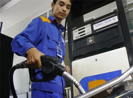 Ngày mai (29/10), giá xăng dầu giảm 300 đồng/lít