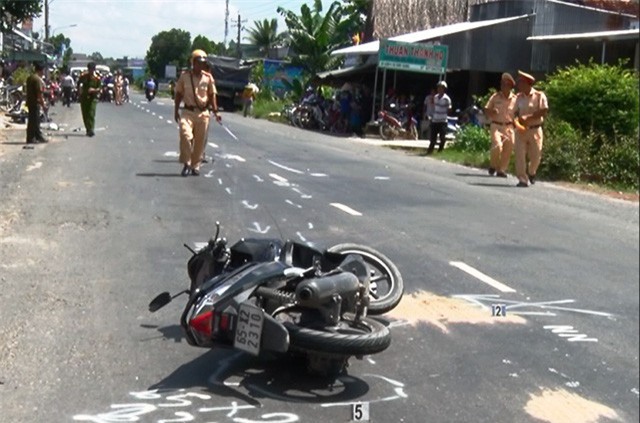 Tai nạn kinh hoàng: Hai xe máy đối đầu, 3 người tử vong