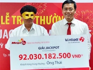 Người trúng xổ số 92 tỷ có thể bị thu hồi tiền, Vietlott nói gì?
