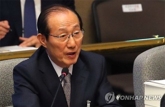 Chính trường Hàn Quốc dậy sóng, Chánh văn phòng Tổng thống từ chức vì bê bối