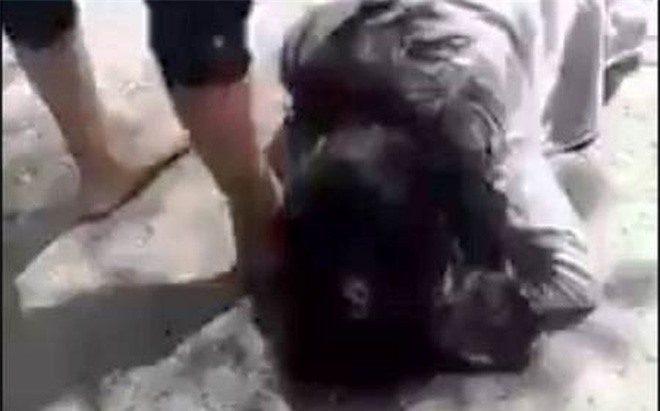 Công an làm việc với 14 đối tượng vụ nữ sinh bị đánh, bắt liếm chân