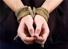 Khách mua dâm trói tay, bị miệng "chân dài" cướp của