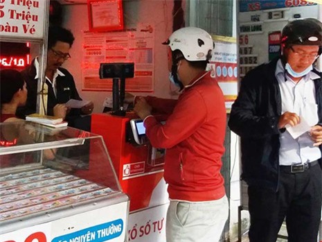 Sốc: Người bán dạo vé số kiểu Mỹ có thể bị xử phạt?