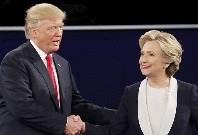 Bầu cử Mỹ: Trump "bứt phá" sau vụ email của bà Clinton