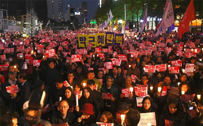 Bê bối từ Choi Soon-sil, Tổng thống Park Geun-hye "điêu đứng"