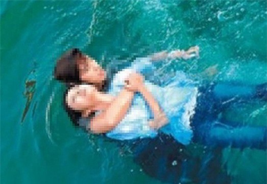 Cứu bạn gái rơi xuống hồ, một nam sinh chết đuối