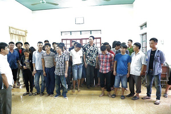 Bắt giữ nhóm đánh bạc có vũ khí nóng, thu giữ 330 triệu đồng