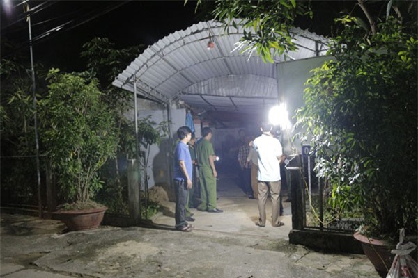 Dọn dẹp nhà lo đám tang, phát hiện 2 quả mìn tự chế