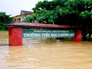Lũ lên nhanh ở các sông thuộc Quảng Bình, Hà Tĩnh