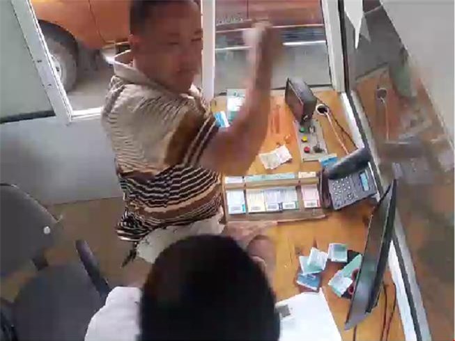 Cán bộ kiểm lâm đánh nhân viên thu phí bị đình chỉ công tác