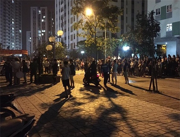 Cháy chung cư Rainbow Linh Đàm, người dân hốt hoảng