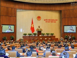 Quốc hội thảo luận về kế hoạch tài chính, nợ công và đầu tư công