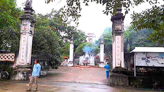 Trộm lẻn vào đền linh thiêng, khoắng sạch 7 hòm công đức