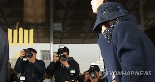 Hàn Quốc: Cơ quan Công tố yêu cầu tòa ra trát bắt giữ bà Choi Soon-sil