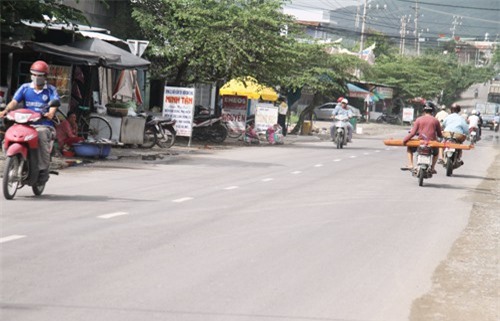 Nam thanh niên bị đâm chết bên đường lúc nửa đêm