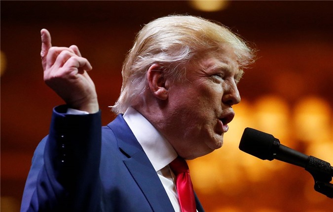 Thừa thắng xông lên, Donald Trump tấn công các bang Dân chủ