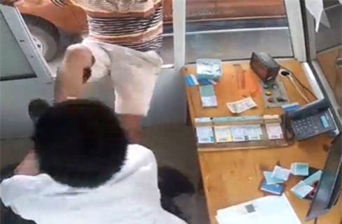 Yêu cầu đình chỉ cán bộ kiểm lâm đánh nhân viên trạm thu phí BOT