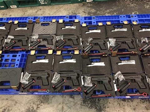 Tịch thu 94 khẩu súng, 472 băng đạn ở sân bay Tân Sơn Nhất