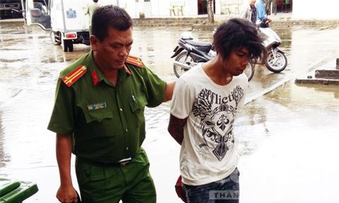 Bắt 10 đối tượng vác cả bao mã tấu đi chém người