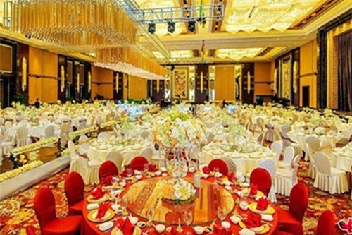 Cán bộ công chức không được dự tiệc cưới trong giờ hành chính