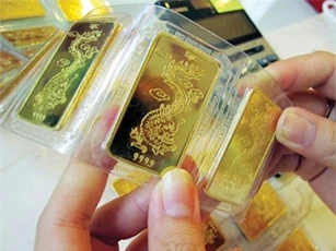 Giá vàng SJC "nhảy múa" bất thường, thay đổi từng giờ