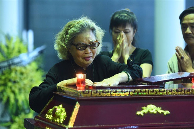 Nghẹn ngào nước mắt tiễn đưa "bố" Phạm Bằng