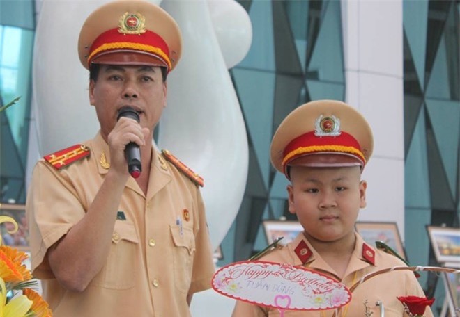 Vĩnh biệt cậu bé 11 tuổi bị ung thư ước mơ làm CSGT