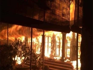 Hà Nội: Cháy lớn thiêu rụi chùa Tĩnh Lâu vào lúc nửa đêm